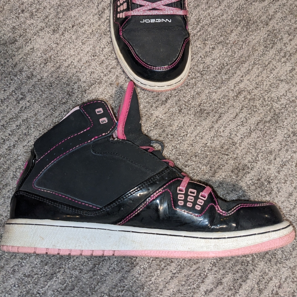 Girls Nike Air Jordans 1 Flight black/white/pink size: 6.5Y - Picture 4 of 11